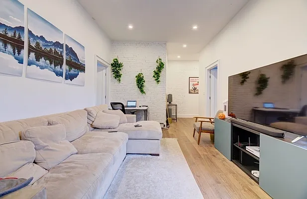 Rented by REAL New York | media 19