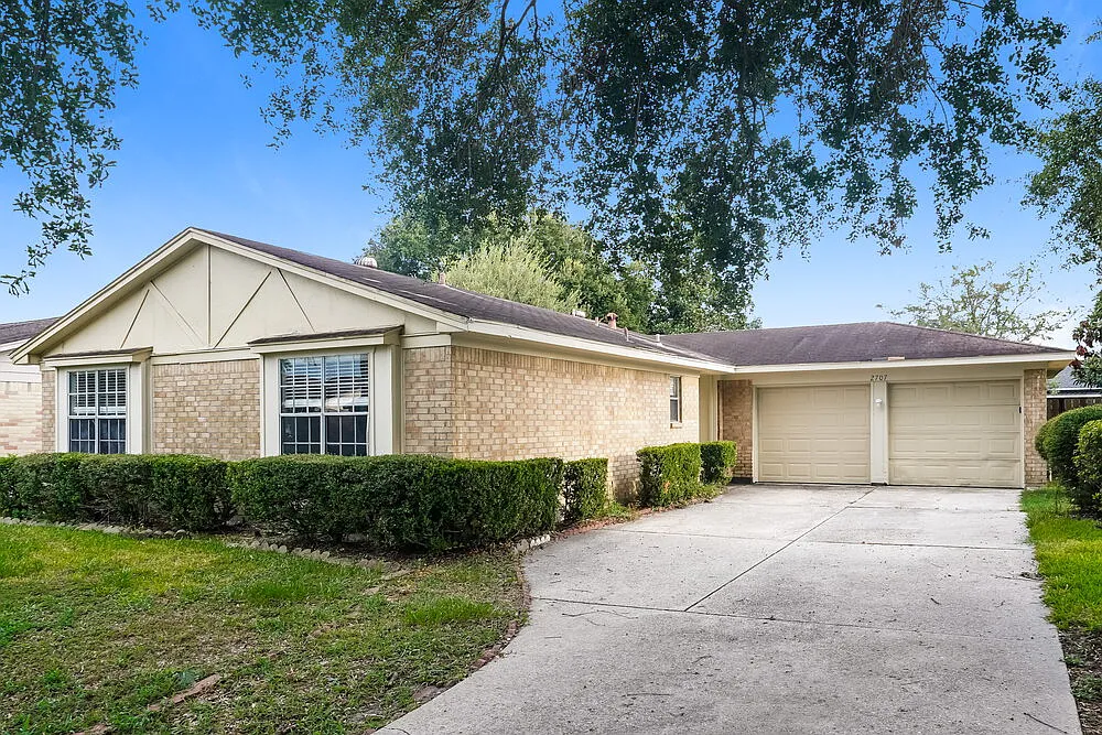 3 bed, 2.0 bath, 1394 sqft, $1,635 — Photo 3