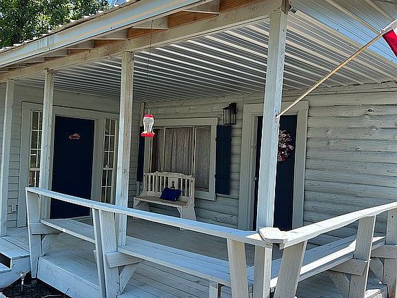 CABIN FRONT PORCH 10X18