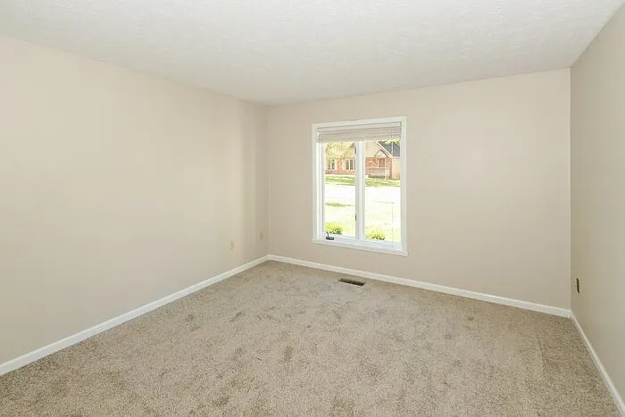 33 Rogers Rd — Photo 8