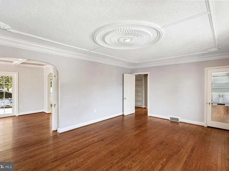 3916 Military Rd — Photo 16