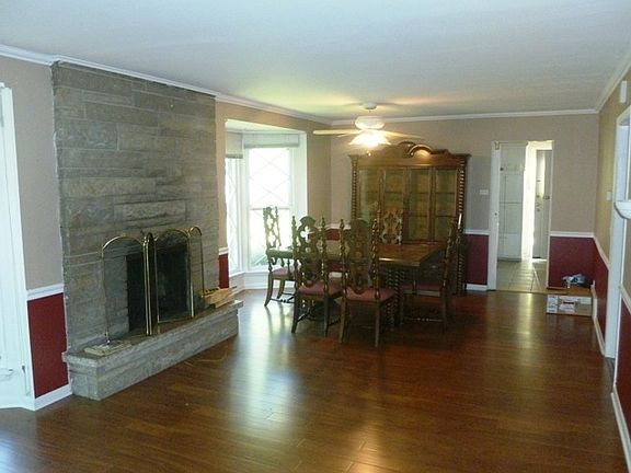 2nd image of 114 N Main St