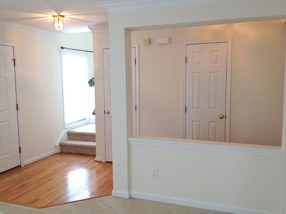 Spacious Foyer w/hardwoods