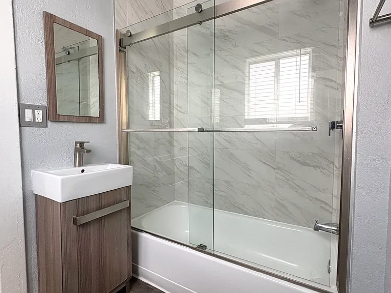729 Lime Ave #6 — Photo 10
