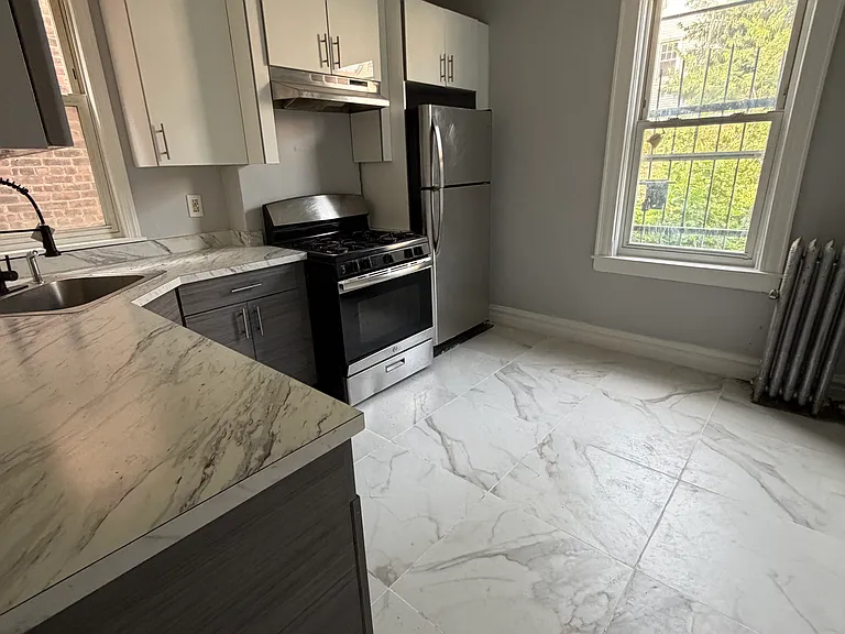 211 Grant Ave #1F — Photo 2