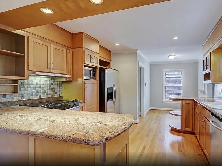 2044 Addison Rd — Photo 7