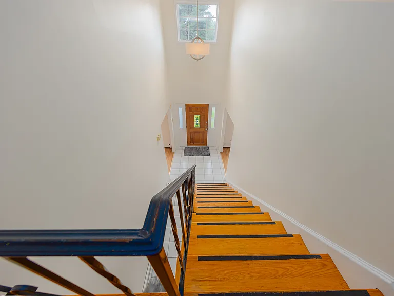 30 Cassilis Ave — Photo 21