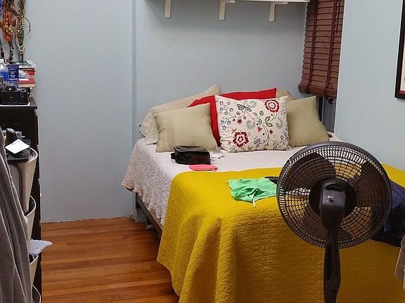 5th image of 211 E 11th St APT 20