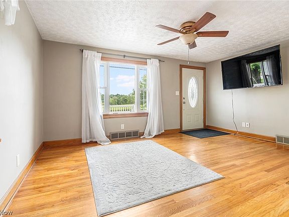 5th image of 3007 Ravenna Ave
