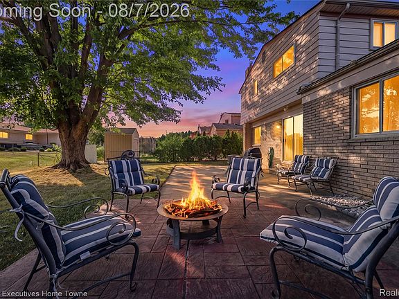 2nd image of 2986 Groves Dr