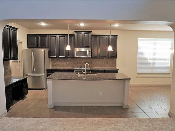 5th image of 23 Shire Glen Pl