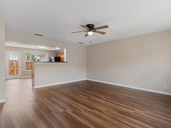 4th image of 304 Arapaho Dr