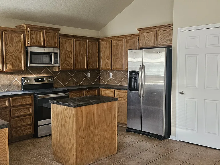 2415 Merle Dr — Photo 14