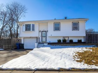 4215 W 16th St, Davenport, IA 52804