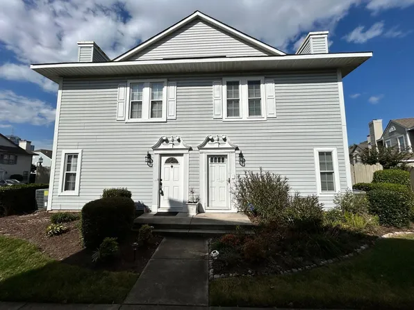100 Seaside Ln, Virginia Beach, VA 23462