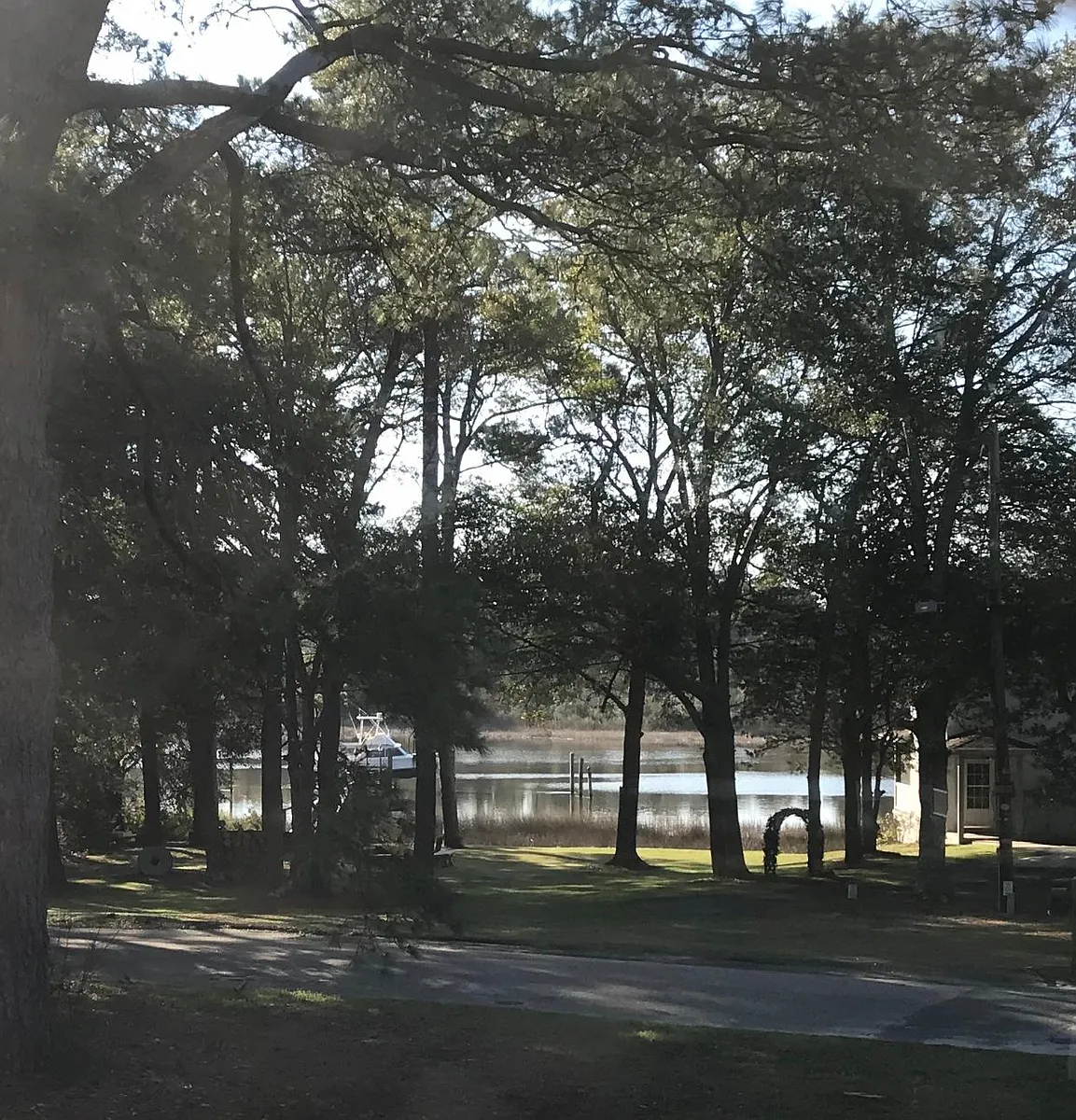 Building Photo - 1648 Riverview Dr