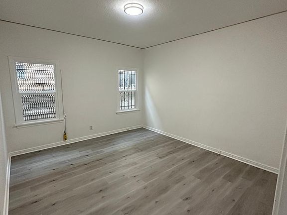 4th image of 1631 S Highland Ave