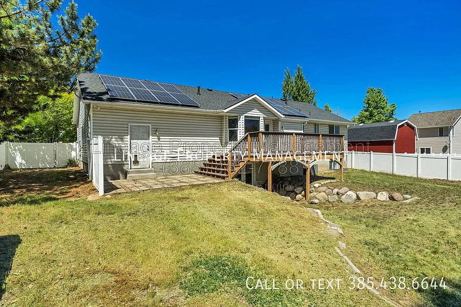 3 bed, 2.0 bath, 1300 sqft, $2,000 — Photo 4