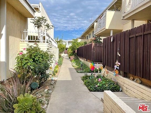 3rd image of 6000 Coldwater Canyon Ave Unit 16