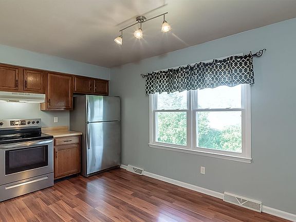 5th image of 1176 Accord Dr #1178