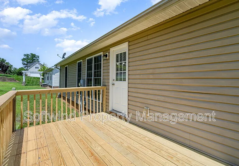 1803 Red Bird Cir SE — Photo 17