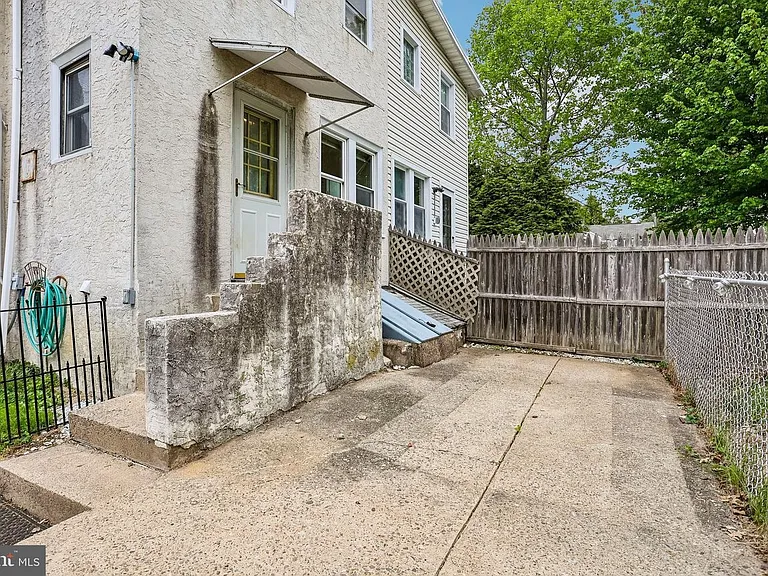 325 Cottage Ave — Photo 10