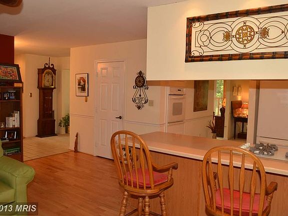 5th image of 842 Singing Hills Ct