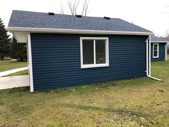 Right side of garage