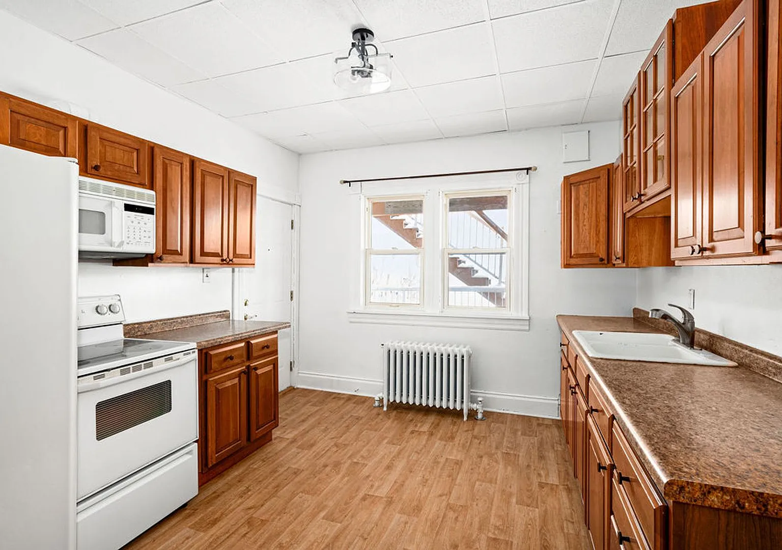16 W 9th St — Photo 3