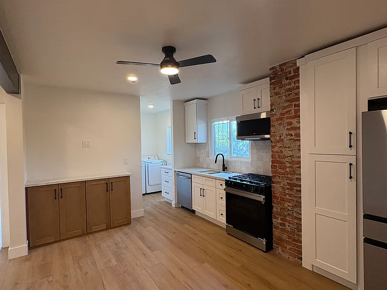 2609 University Ave #A — Photo 2