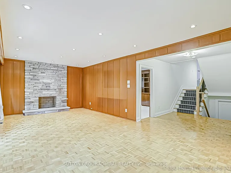47 Waterloo Ave — Photo 44