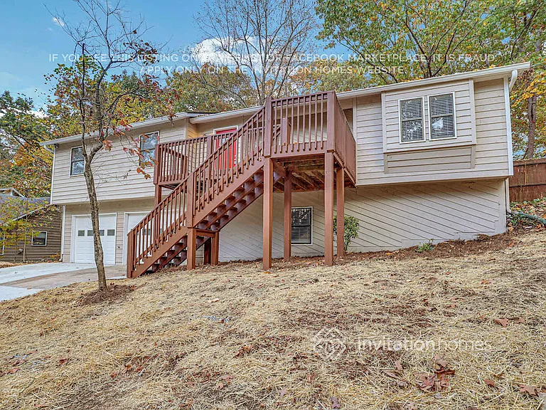 4040 Maxanne Dr NW — Photo 2