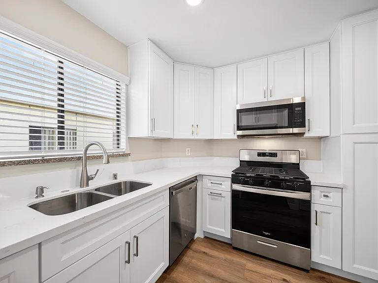1225 Stanley Ave #203 — Photo 8