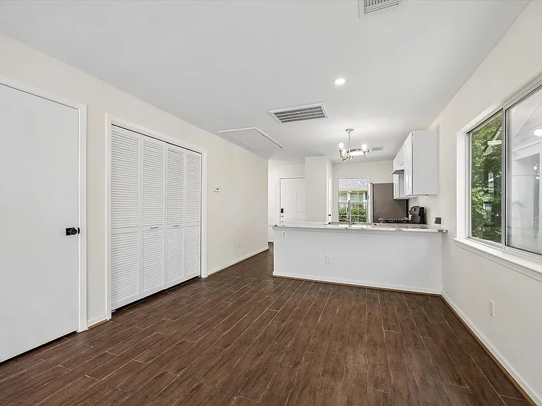 6106 Settlers Lake Cir E — Photo 13