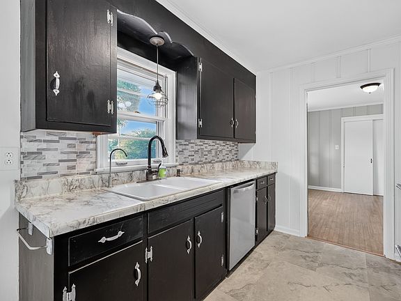 2nd image of 212 Porter Cir