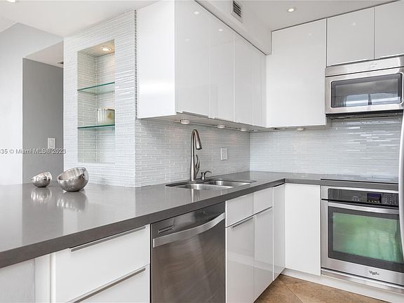 3rd image of 1000 West Ave APT 402