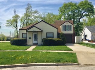 935 N Golf Cul De Sac St, Des Plaines, IL 60016