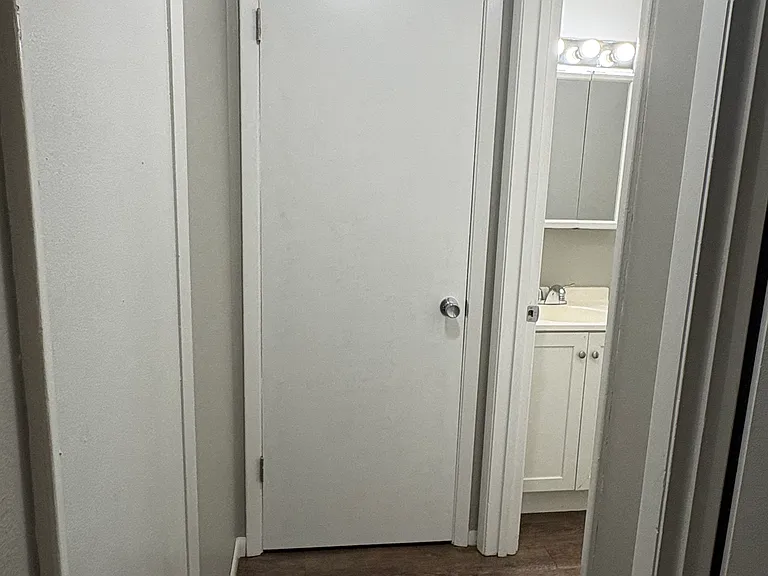 200 W Bluff St #E6 — Photo 9