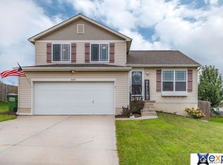 16120 Cottonwood Ave, Omaha, NE 68136
