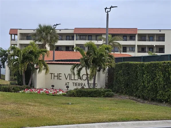106 1st St E, Tierra Verde, FL