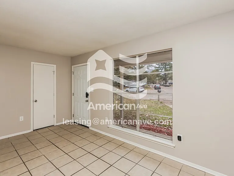 971136_003_wm_-_living_room_13463120.jpg