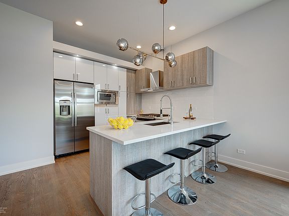 2nd image of 1462 W Winnemac Ave #2