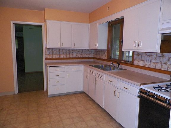 4th image of 4995 Delmar St