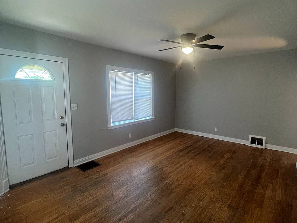 1st image of 2501 32nd Ave