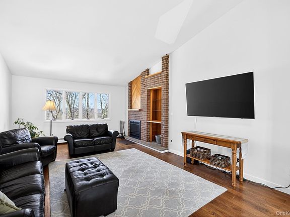 3rd image of 80 Ridgeview Drive