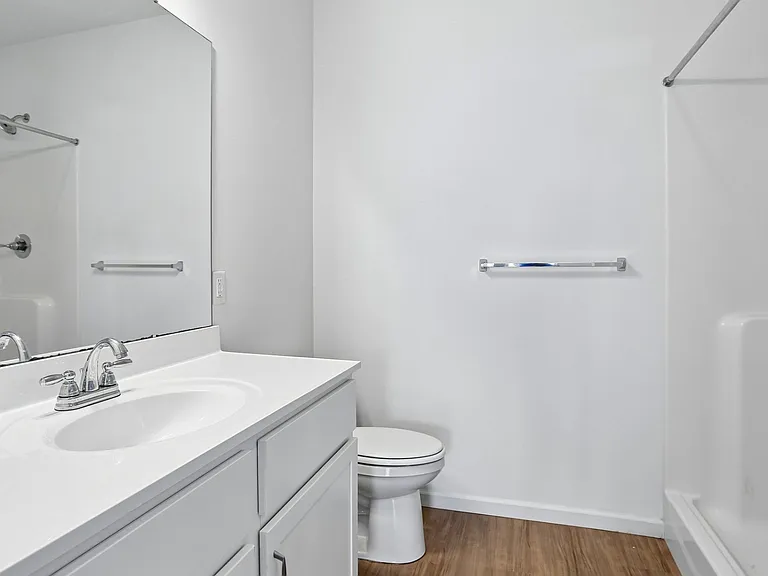 Park West Apartments — Photo 38