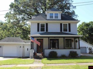 422 E Robinson St, Lake Crystal, MN 56055
