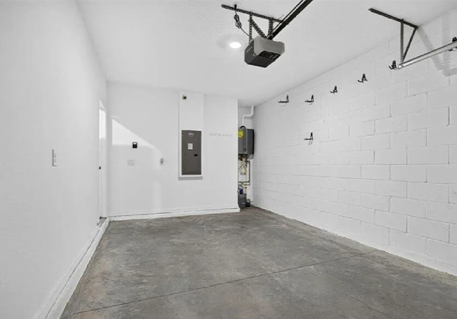 3 bed, 2.5 bath, 1490 sqft, $2,350 — Photo 2
