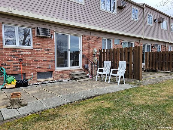 2nd image of 37011 Charter Oaks Blvd