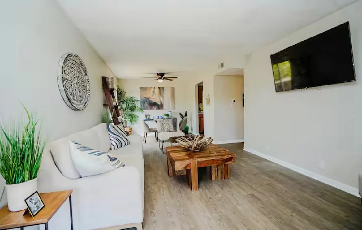 901 Crosshill Dr - Unit 2 — Photo 1